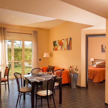 Residence Poggio Degli Uliviフラスカティ エクステリア 写真