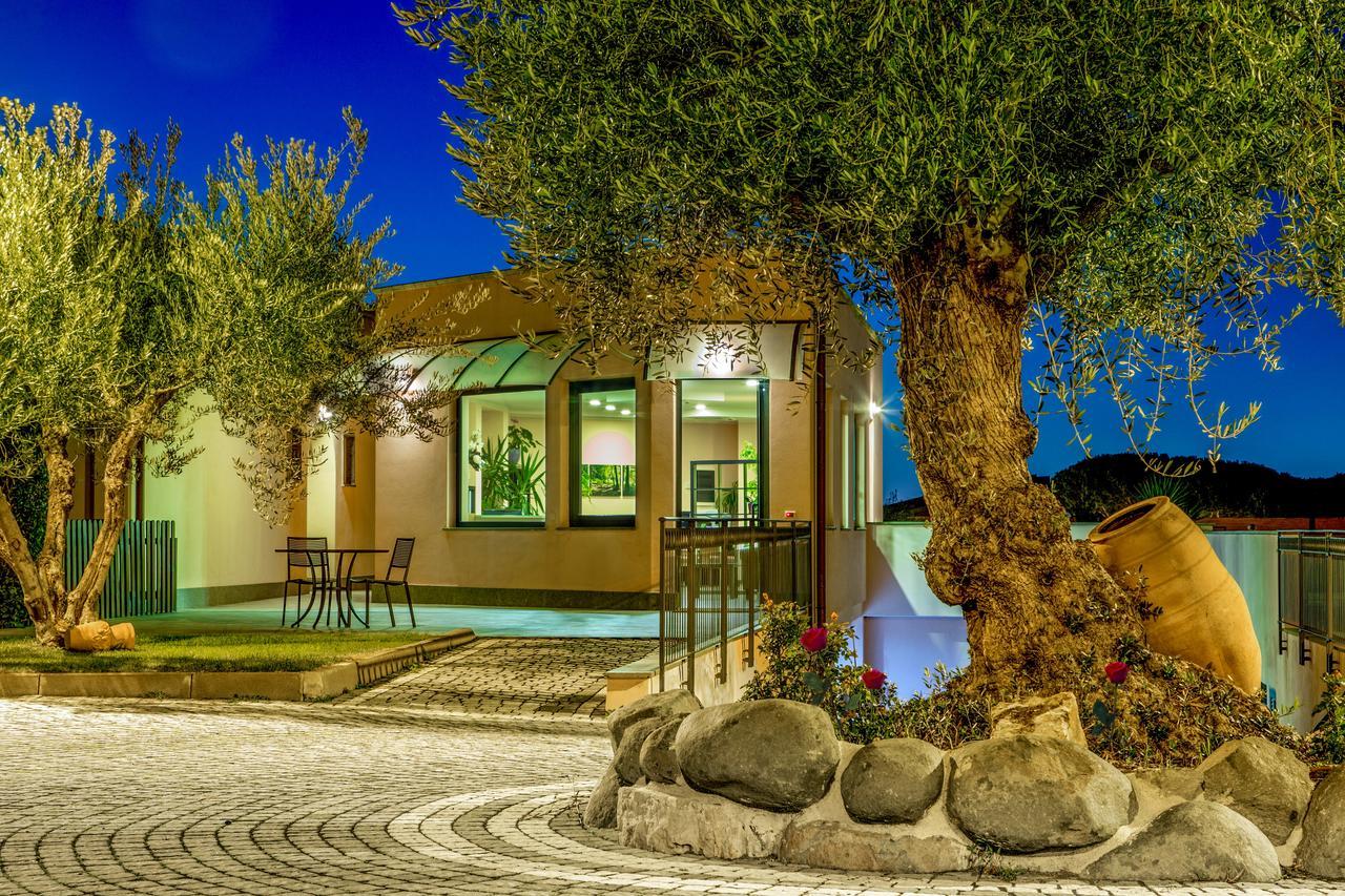 Residence Poggio Degli Uliviフラスカティ エクステリア 写真