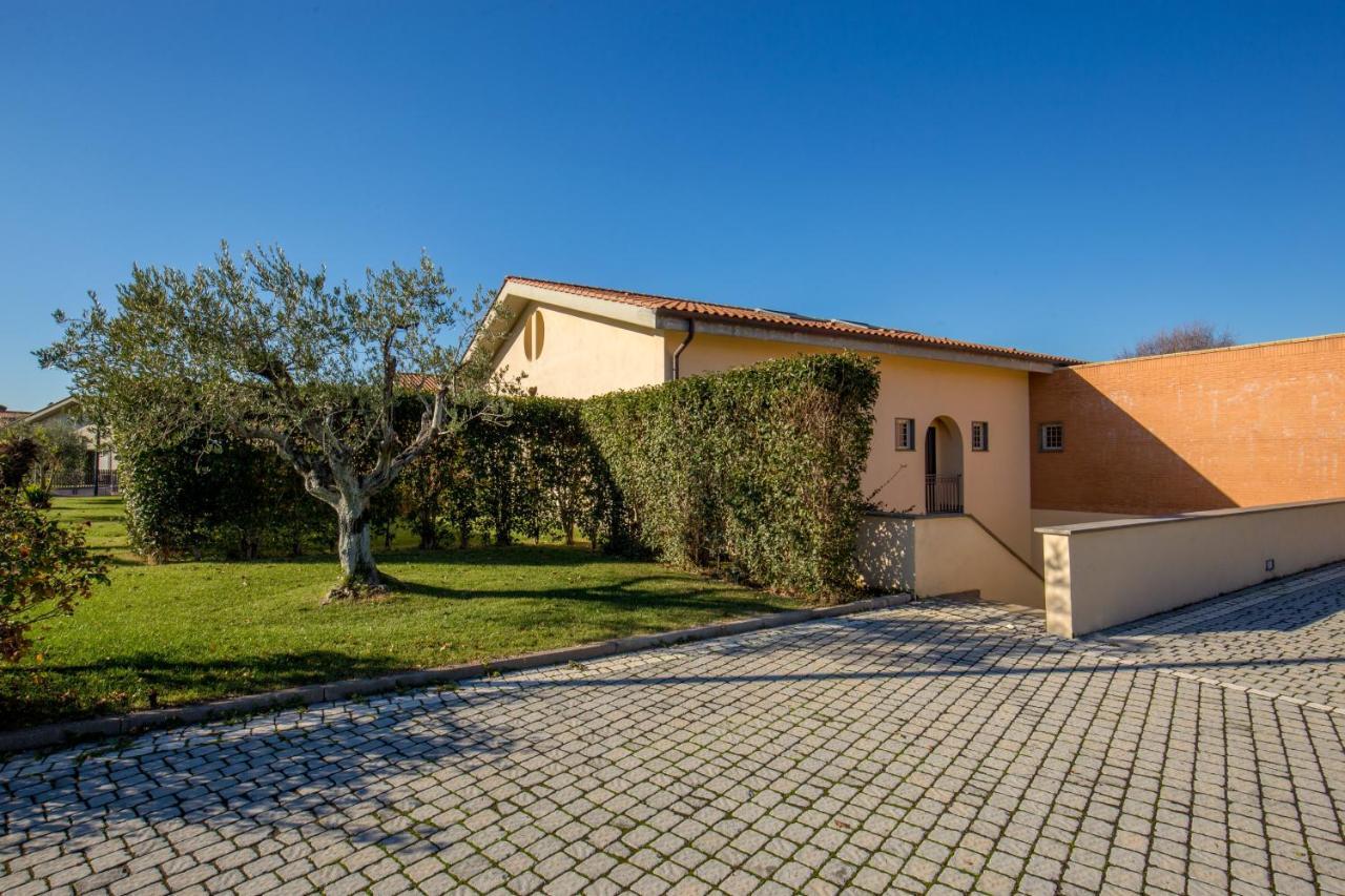 Residence Poggio Degli Uliviフラスカティ エクステリア 写真