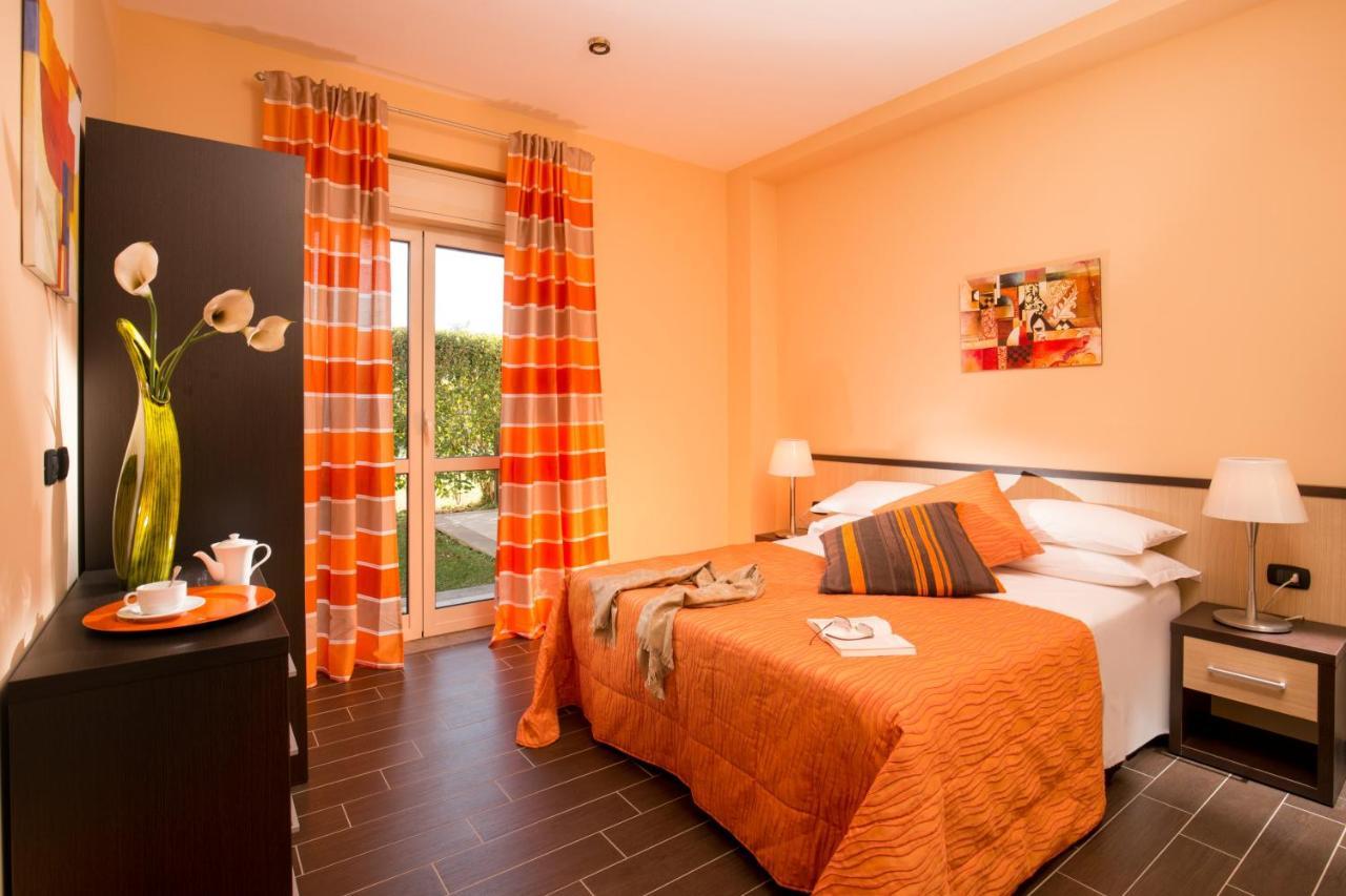 Residence Poggio Degli Uliviフラスカティ エクステリア 写真
