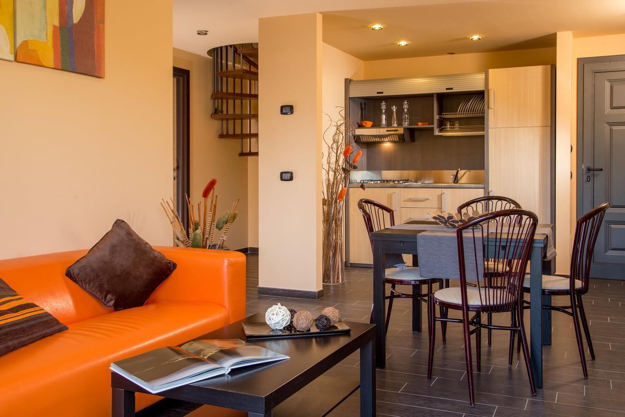 Residence Poggio Degli Uliviフラスカティ エクステリア 写真