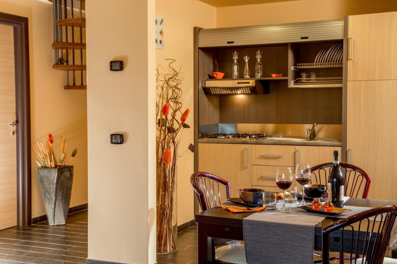 Residence Poggio Degli Uliviフラスカティ エクステリア 写真